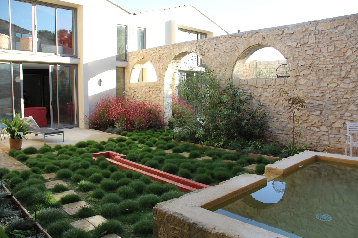 aménagement de la cour intérieure dans le style patio andalou